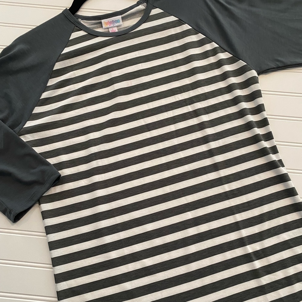 NWT Lularoe Randy Baseball Tee Size S (6-8)